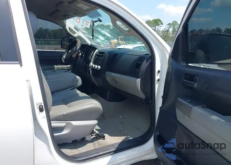 2011 Toyota Tundra Grade 5.7L V8 z USA, uszkodzony, nr VIN 5TFRY5F17BX114861